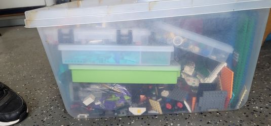 Thousands Of Legos For Sale, I Don't Know What Shipping Cost Would Be Pick Up Would Be Preferable