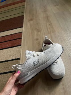 Womens brand new Sketchers Size 8