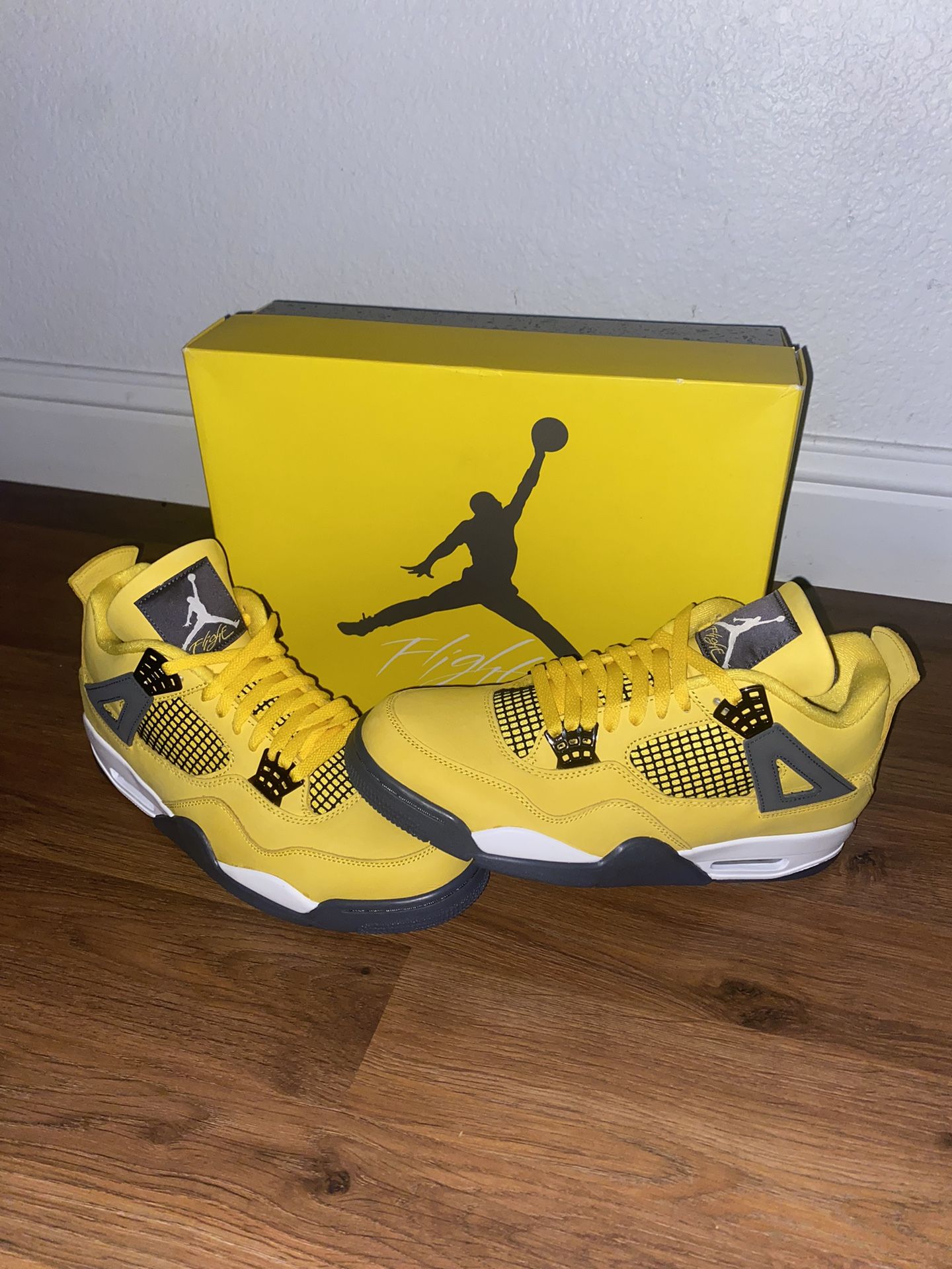 Jordan 4 Lightning