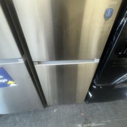 Midea 27.5 Top Freezer 