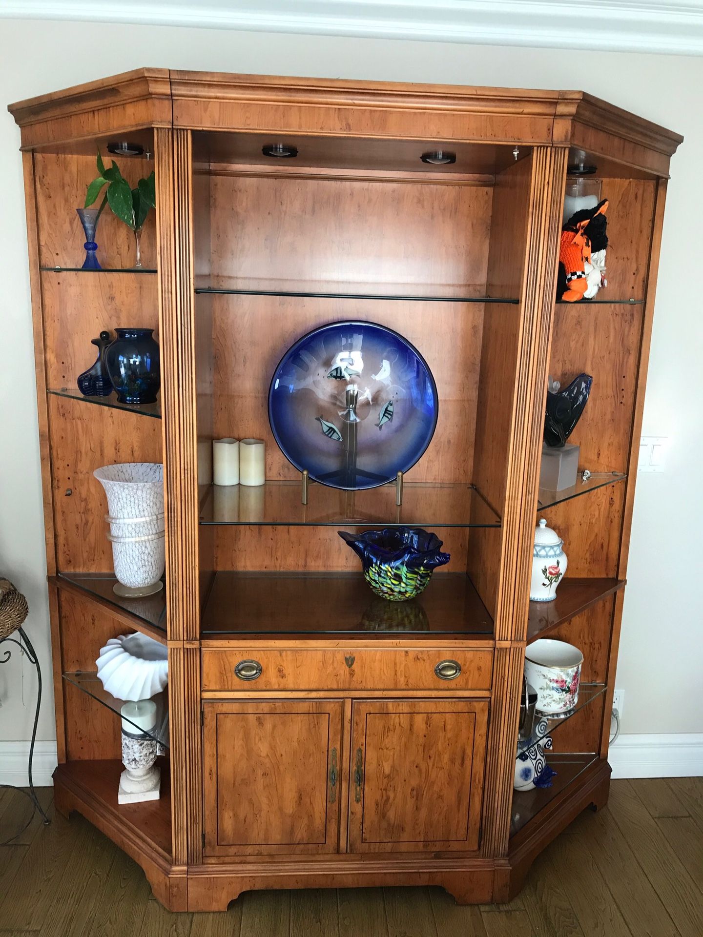 Beautiful Solid Wood 3 Piece Wall Unit. Nine Adjustable shelves. Perfect for TV, Pictures, Decorator items.