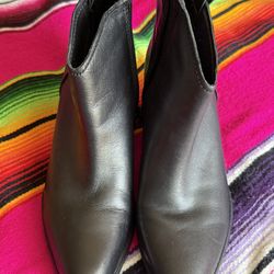 Women's Low Cut Zipper Boot
