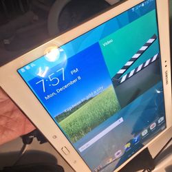 Samsung Tablet - Great Condition + Otter Box!