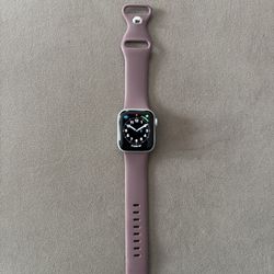 Apple Watch SE (1st Gen) 40mm – Excellent Condition