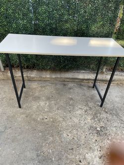White desk escritorio