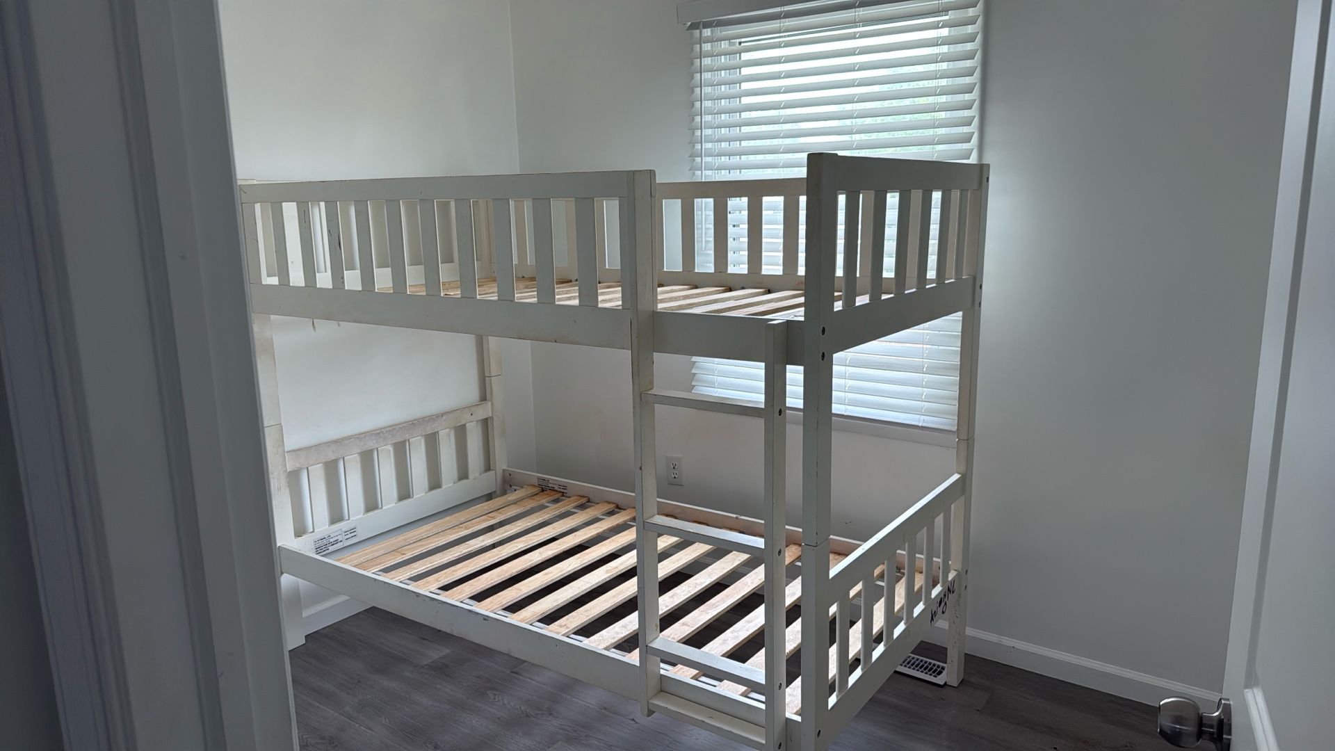  Bunk bed 