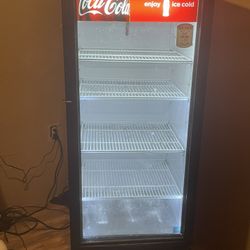 TrueGDM12 Coca-Cola Refrigerator 