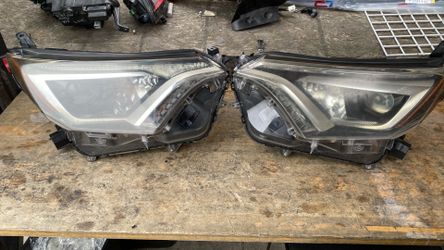 Toyota RAV4 Front Headlights Pair 