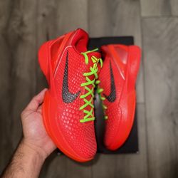 Kobe Reverse Grinch Size 8