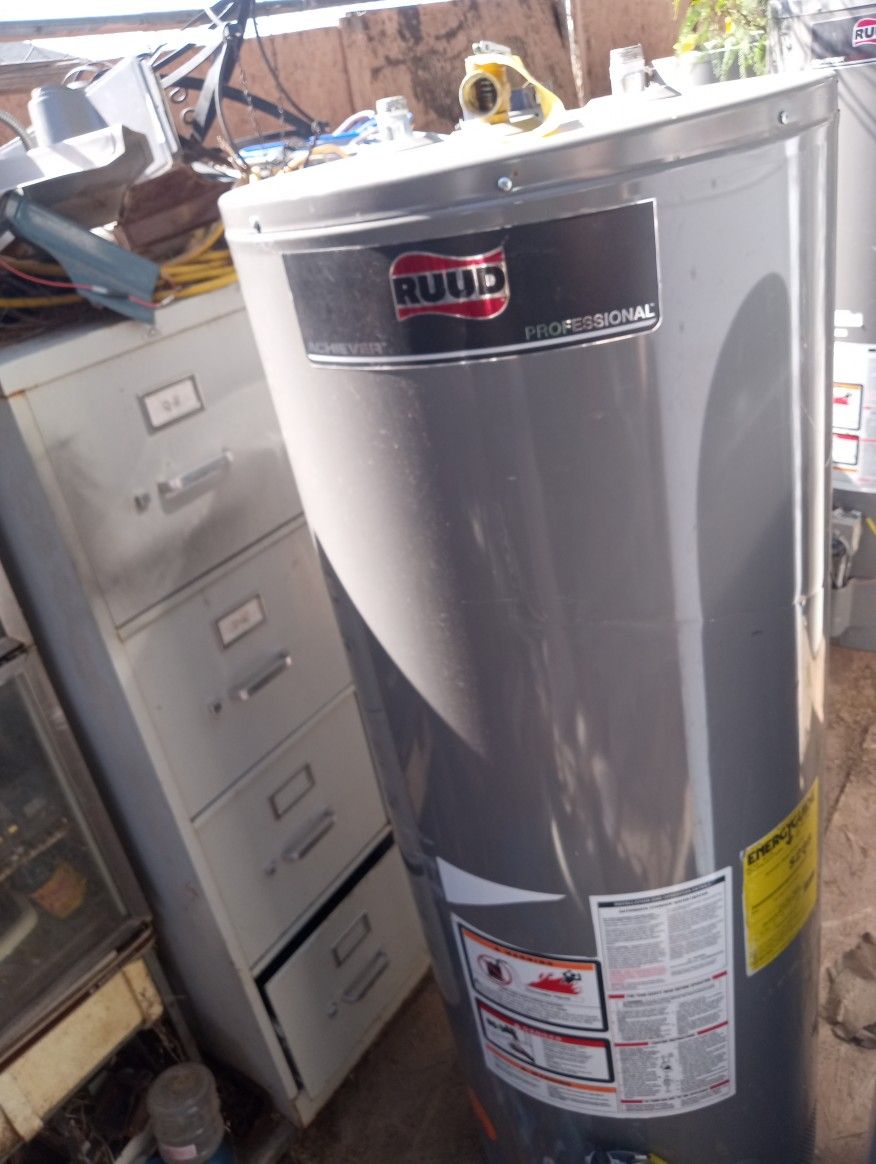 WATER HEATER RUUD 50" GALLON GAS EXCELLENT JUST LIKE YOU SEE HERE 2023 MODEL PRICE TOTAL $350 CASH ON PICKUP ONLY THANK