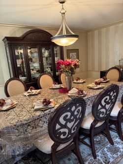 Dining Table With All The Set