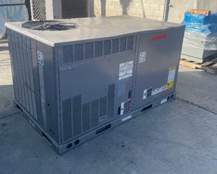 4 Ton Carrier Package Unit. Gas / Electric 