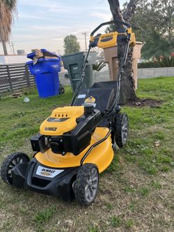 DEWALT 21 in. 196cc E-GOV Engine 3-in-1 Gas RWD Self-Propelled Lawn Mower with High Rear Wheels