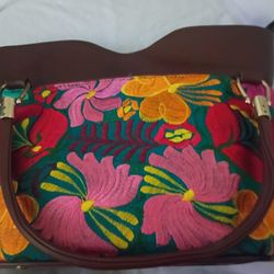 Olmos Floral hand-embroidered bag, original from Oaxaca, Mexico