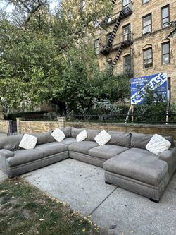 FREE DELIVERY (Cindy Crawford Sectional)