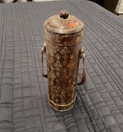 Fleur-de-lis Design On Wine Bottle Carrier