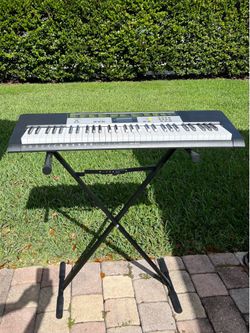 Casio LK-135 Electronic Keyboard