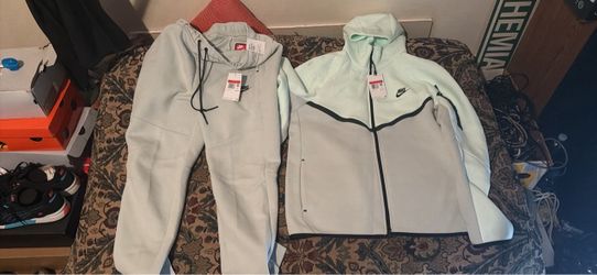 Nike tech sweat suit 2026 size Large