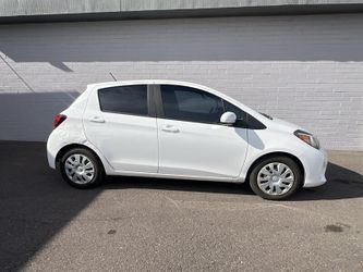 2016 Toyota Yaris 5-Door LE