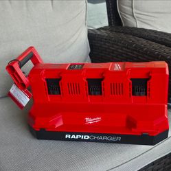 Milwaukee packout rapid charger