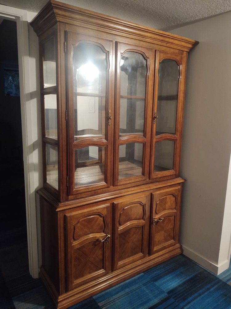 China Closet Excellent Condition