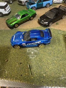 (4) Hotwheel Cars Honda / Datsun Cars 