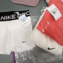 Woman Nike Gear 