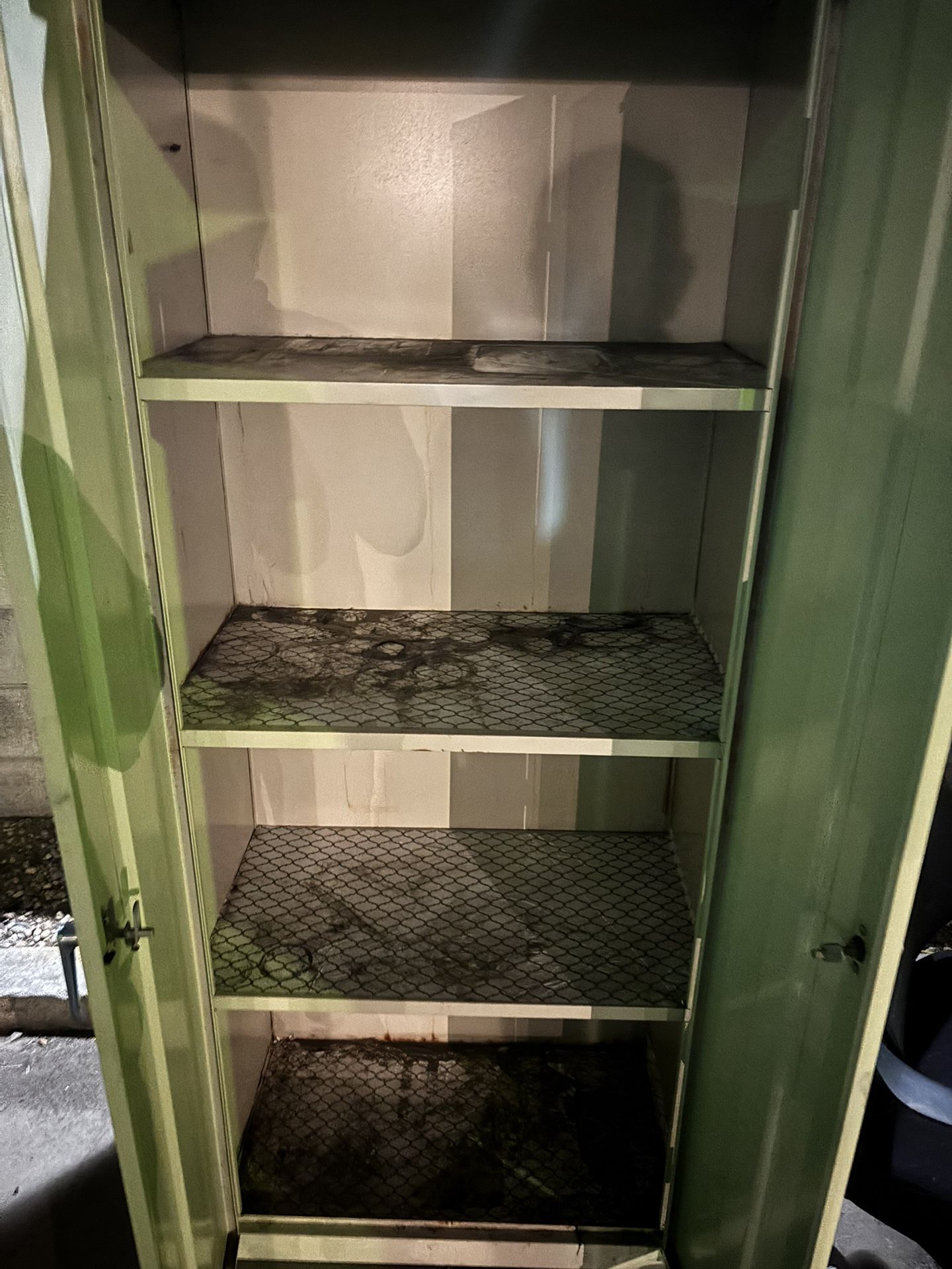Metal Shelve Cabinet