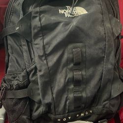 THE NORTH FACE HOT SHOT BACKPACK 