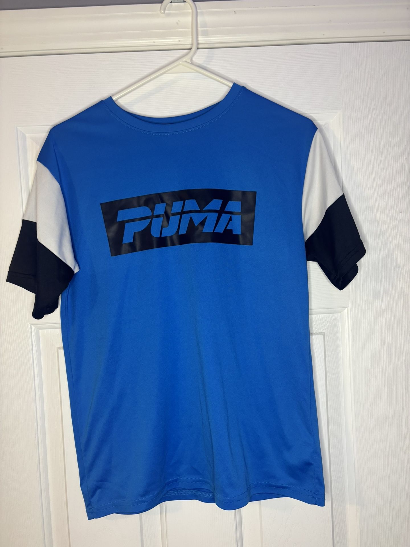 PUMA Colorblock Logo Tee – Blue/Black/White Athletic T-Shirt