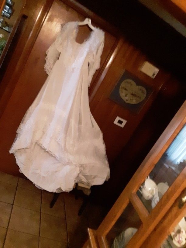 Wedding Dress Val And Gloves Very Good Condition Size Small To Medium