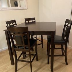 Bennox Counter Height Dining Table and 4 Bar Stools Set