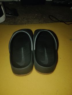 Black and brown Nike pro's