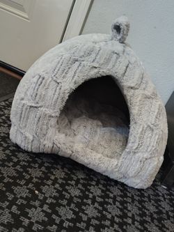Enclosed Cat Bed