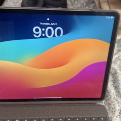 iPad Pro 6th gen 12.9 Inch With Logitech Combo Keyboard + Apple Pencil