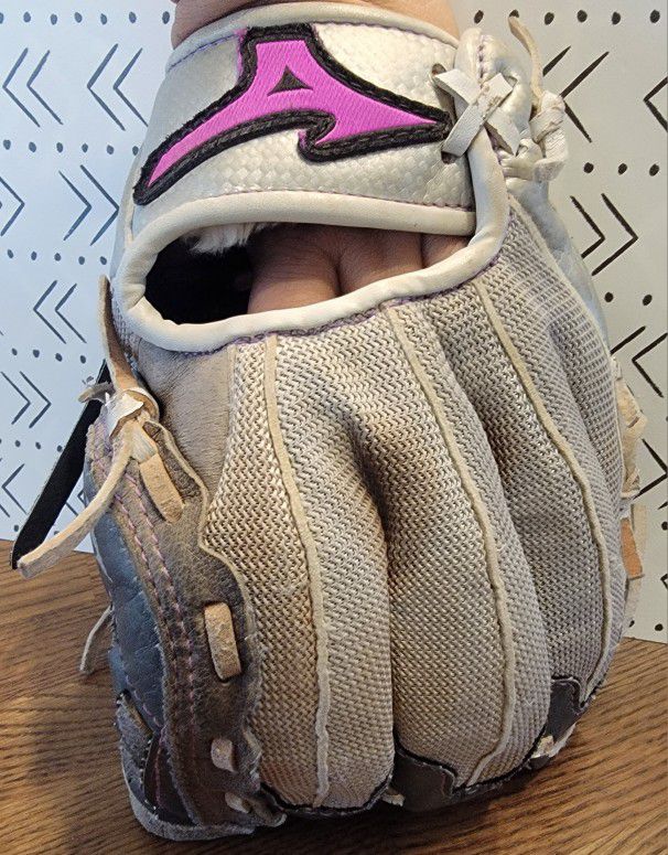 Mizuno 10'' Girls' Jennie Finch Prospect Series Tee Ball Glove

