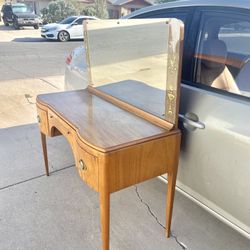 Gorgeous Antique Art Deco Hepplewhite Walnut Wood Vanity with/ Mirror Johnson Furniture Co.