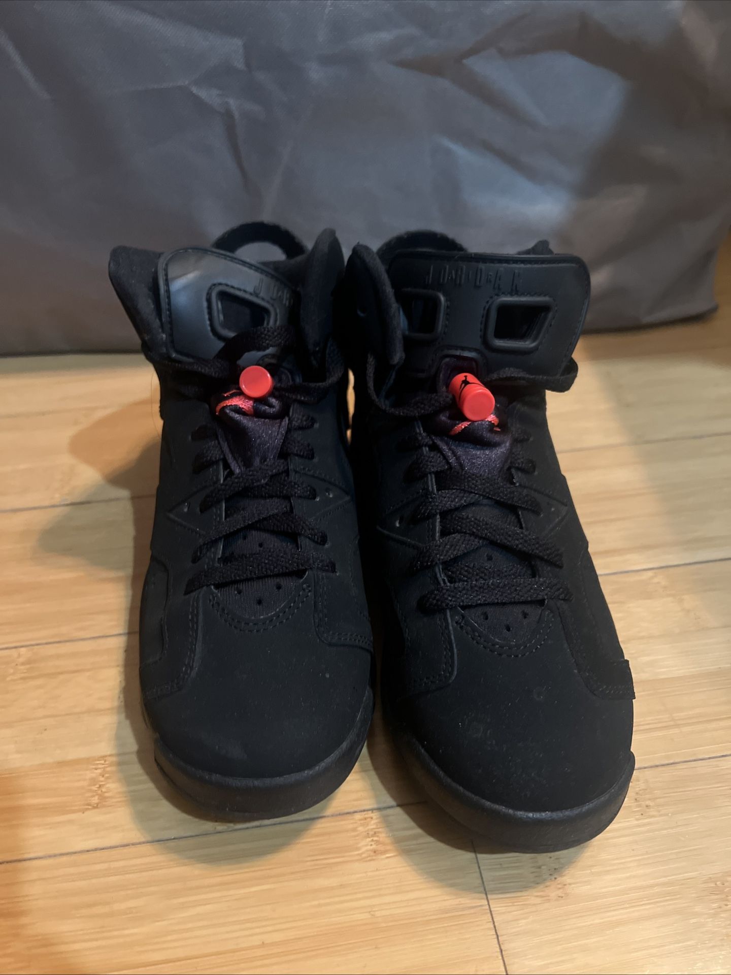Jordan Retro 6 - Size 6Y