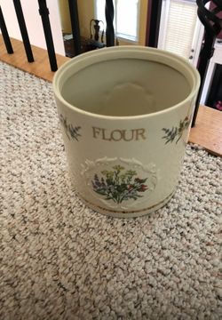 Lenox flour Canister missing a lid