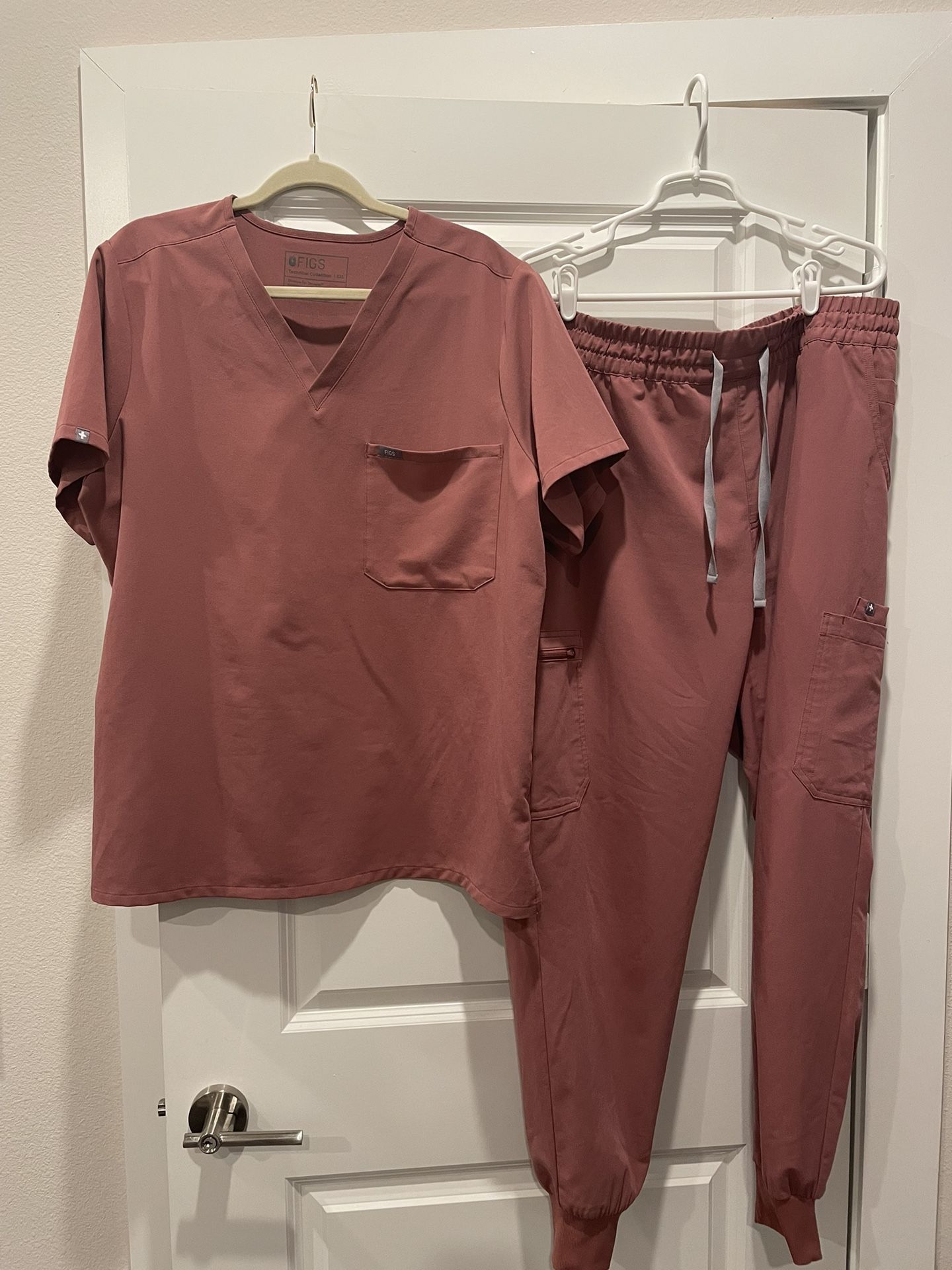 FIGS Women’s Scrubs