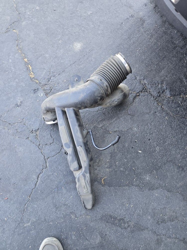 2007 To 2014 Stock Chevy Intake No Box Give Me What I Paid For It