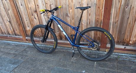 GT zasker 29er & TREK marlin 5