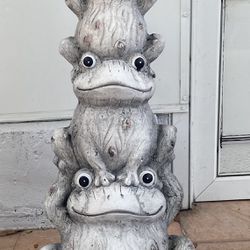 23” Garden frogs Statue