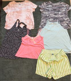 Old Navy Women's Clothing Bundle – 9  Pieces, sizes Medium and Large