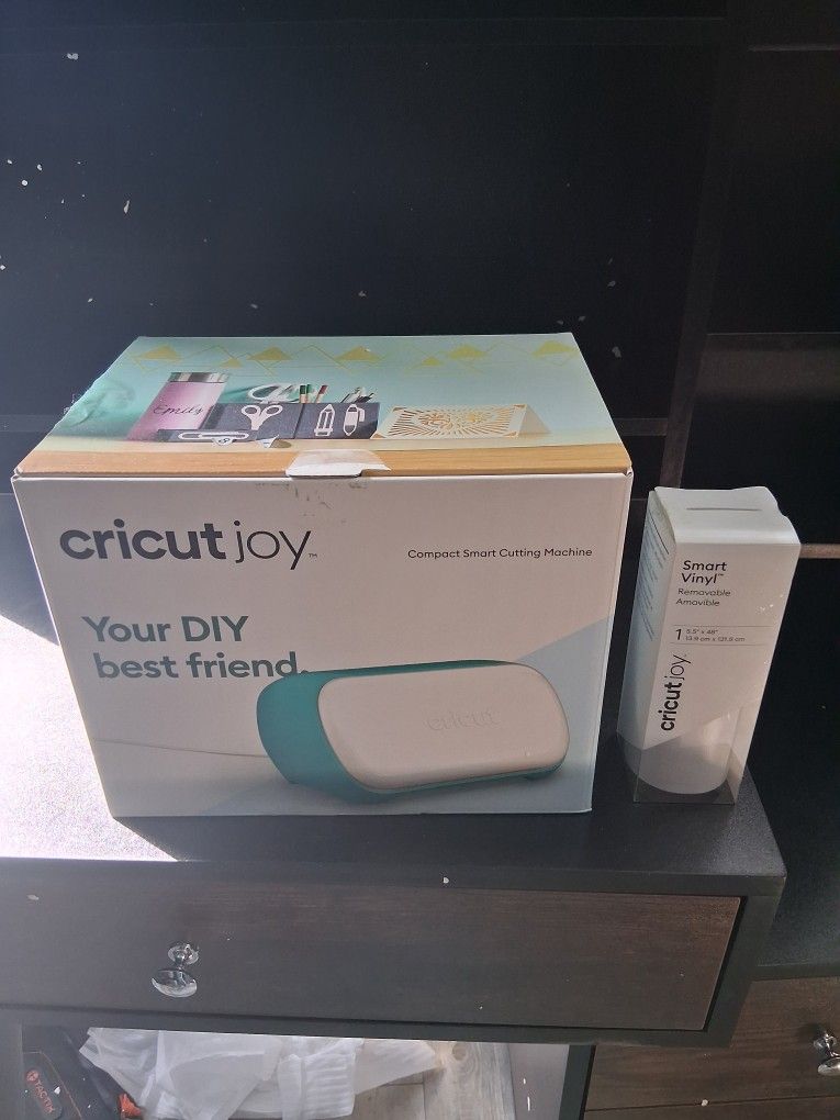 Cricut Joy DIY Sticker Maker Brand New