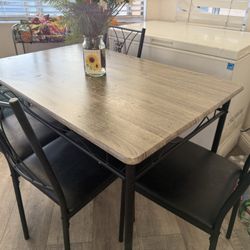 Dinning Table With 4 Chairs 