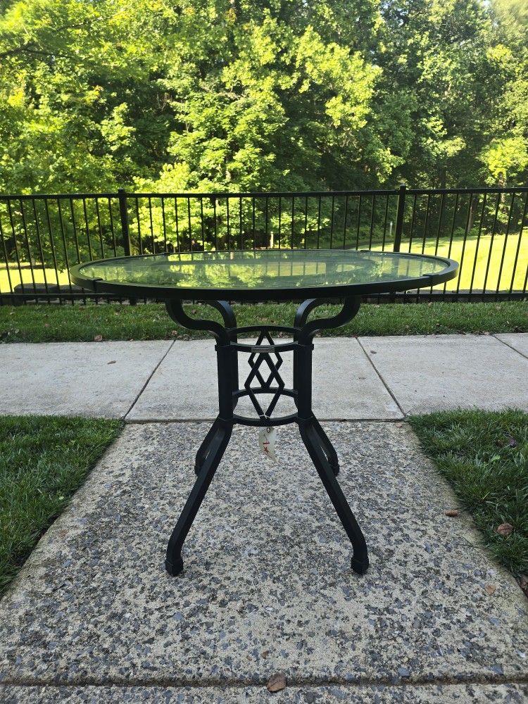 Brown Jordan Venetian 36" Round Dining Table