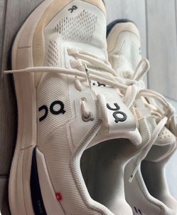ON CLOUDS SNEAKERS FOR MEN SIZE 9