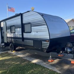 2019 Salem Select T177FQFS – 800 Miles – New Brakes – Bluetooth Brake – WDH – $10,499