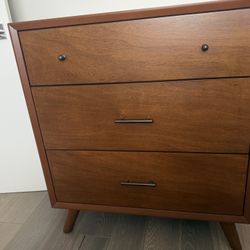3 Drawer Dresser 32’ Solid Wood 